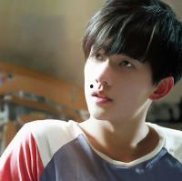 qq头像明星男生杨洋,从青涩少年到魅力明星的蜕变之路